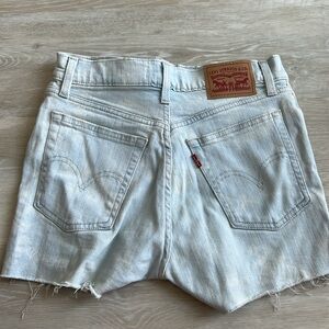LEVI Jean shorts- Light blue wash
